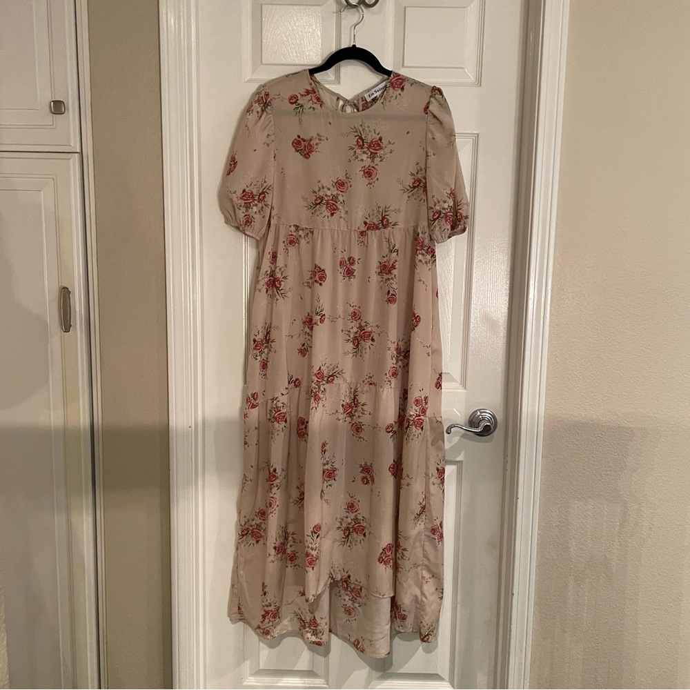 En Saison Beige Floral Maxi Dress with Red Rose Print - Picture 1 of 3